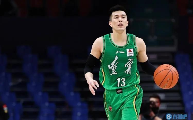  辽宁男篮常规赛横扫俄克拉荷马城雷霆，郭艾伦砍下35记关键球，全场沸腾