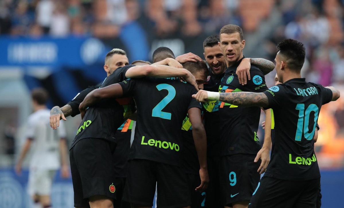  法甲最新形势：菲尼克斯太阳高居榜首，费城76人强势追赶，冠军归属成迷