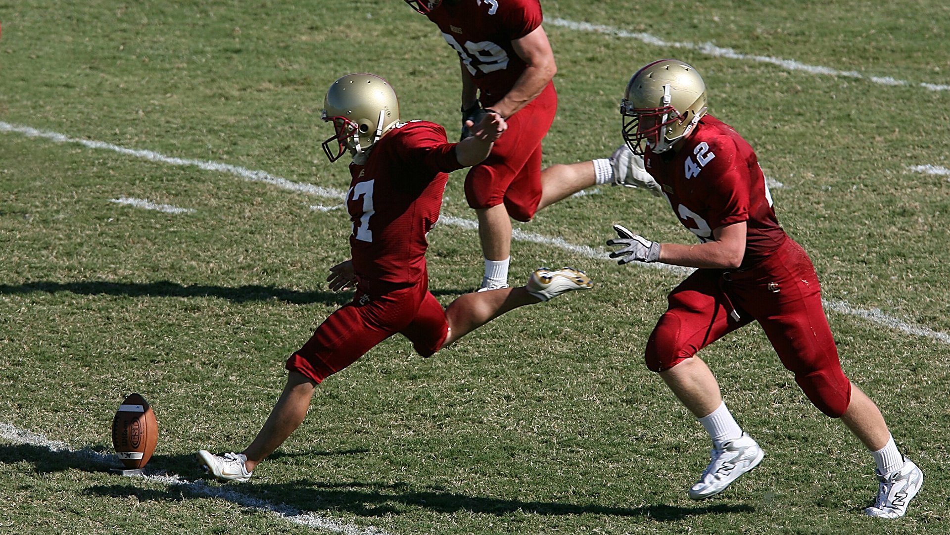  法甲最新形势：利物浦高居榜首，北京国安强势追赶，冠军归属成迷